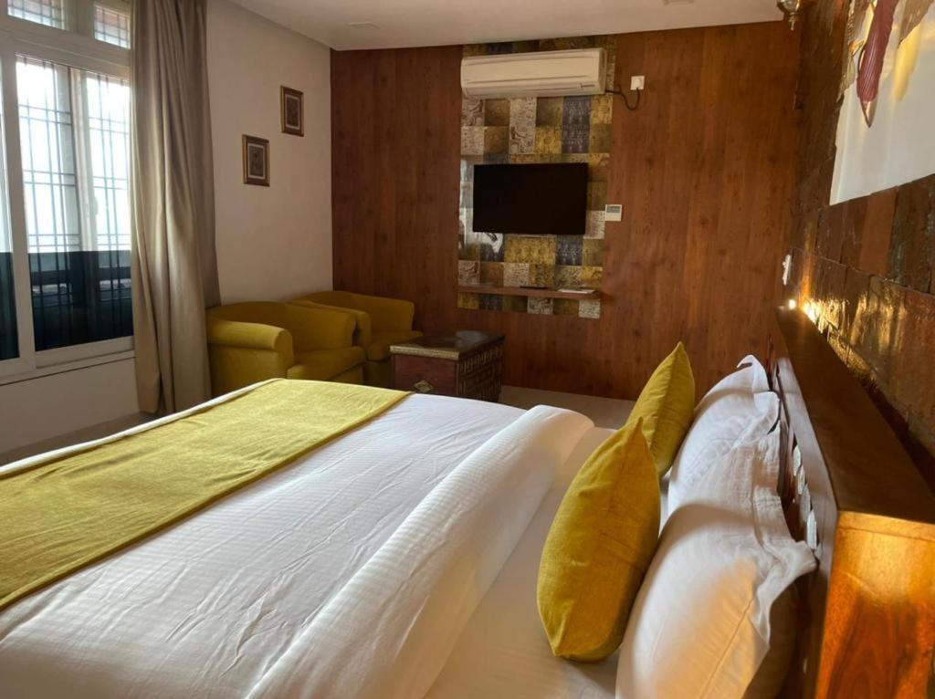 Yashmay Villa Club & Resort Gonda Habitación foto